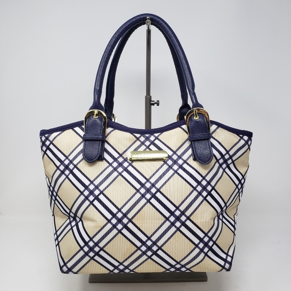 Tupperware Handbags - Tupperware Posh Plaid Lunch Bag